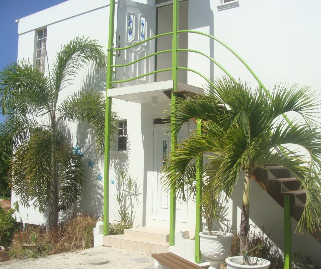 Coral Lane Beach Apartments Saint James Exterior photo